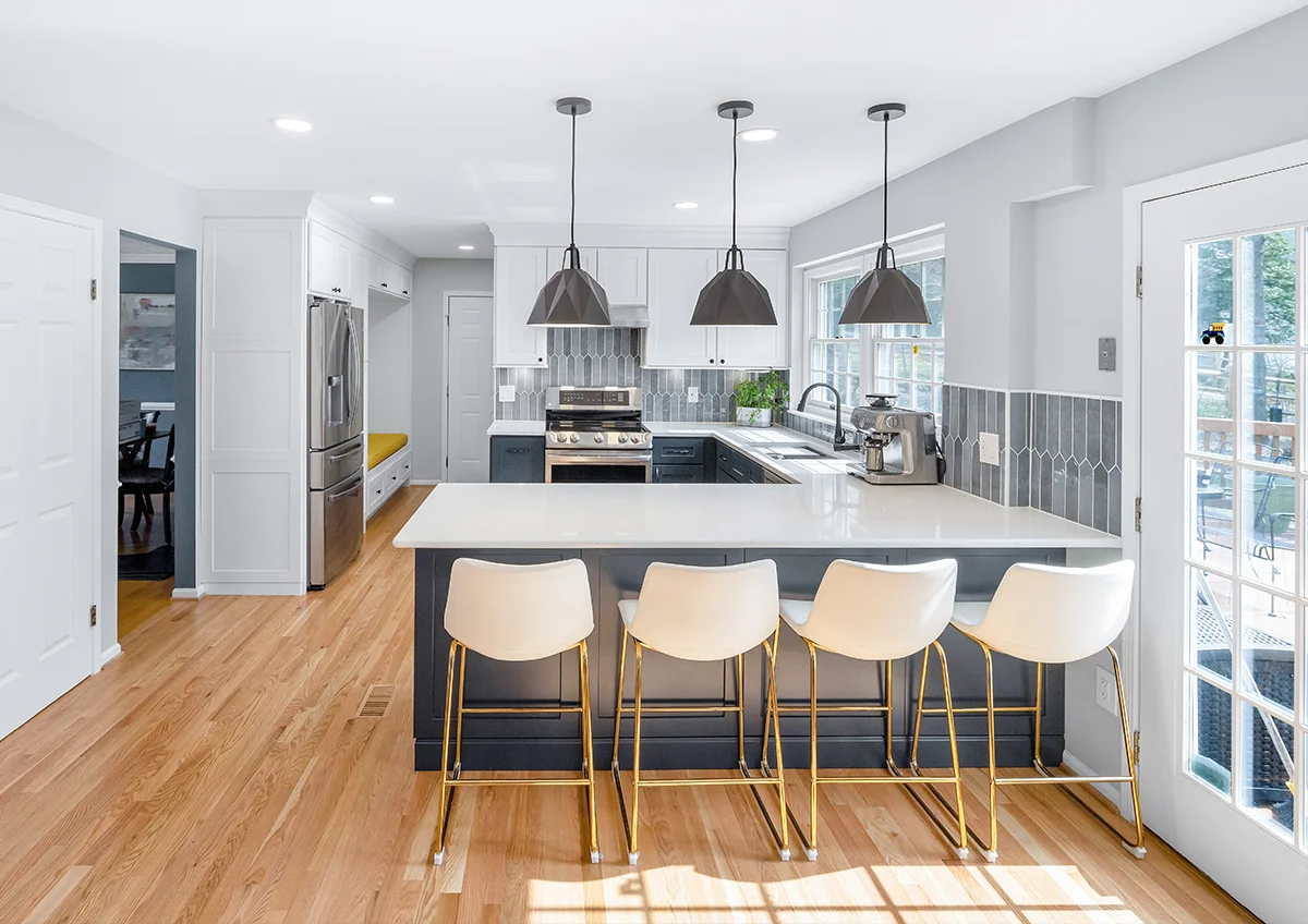Stylish full kitchen remodeling project in Northern VA, blending classic cabinetry with contemporary fixtures and finishes.